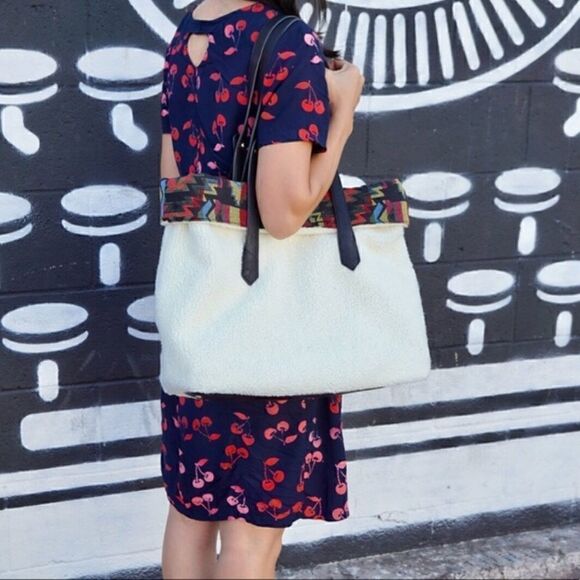 Evelyn reversible tribal print large tote - Picture 3 of 5